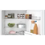 فضای داخلی یخچال زیر کابینتی توکار بوش مدل KUR21VFE0 سفید
